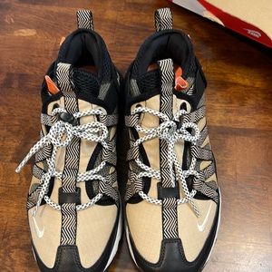 Air Max 270 Bowfin (Black/Phantom-Desert-Cone Noir/Desert/Cone/Fantome)